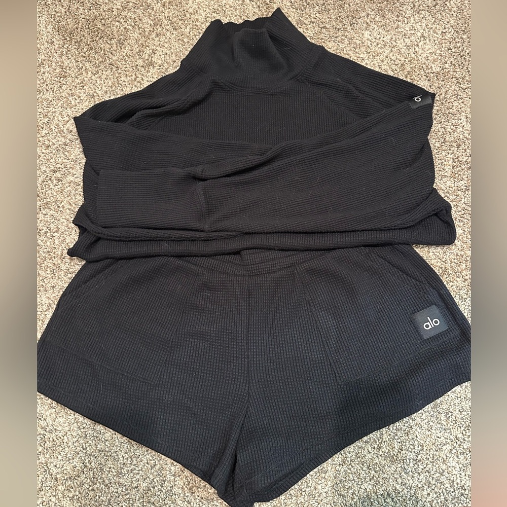 ALO Yoga Women's Black sweatshirt and shorts